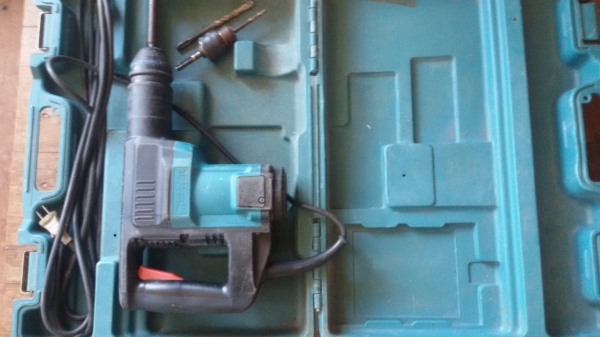 ขายสว่าน MAKITA HR3000C