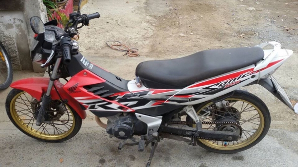 ขาย Honda Sonic 125 สตาร์ทมือ ปี 50 ล้อทอง DID.เครื่องดี ไม่หลวม,ท่อเลส+ทำปลายดังทุ้มๆ,เล่มพร้อมโอน ขาย Honda Sonic 125 สตาร์ทมือ ปี 50 ล้อทอง DID.เครื่องดี ไม่หลวม,ท่อเลส+ทำปลายดังทุ้มๆ,เล่มพร้อมโอน