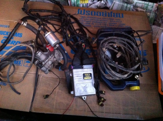 ขายอุปกรณ์ Gas LPG ชนิดหัวฉีด 4สูบ ครบชุด Atiker มีกล่องควบคุม เพื่อการจ่ายแก๊สแม่นยำและมีระบบ Safty พร้อมถัง Donut 54Litres สภาพดี พร้อมเกจ์วัดระดับของแก๊สดิจิตอล ราคา 9,000.-บาท ติดตั้งแล้วท่านจะรู้ถึงความประหยัดตังค์ในกระเป๋าครับ