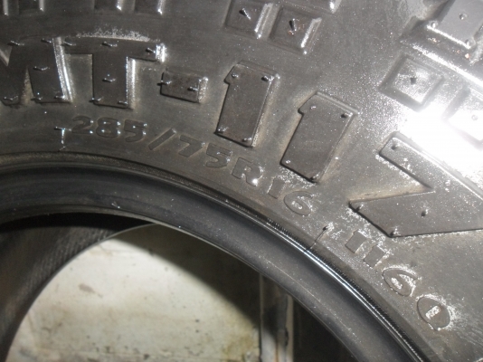 ยาง SILVERSTONE 285/75R16ปี08 สวยๆ 1 คู่ ราคา 2500 บาท