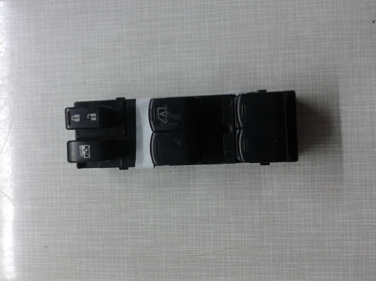 สวิตช์คุมกระจกนิสสันนาวาร่าหน้าขวา