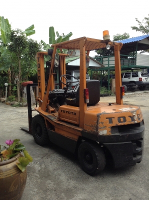 +++ ขายโฟล์คลิฟท์  TOYOTA 3FD25  ขนาด 2.5  ตัน  (รถนอก  สภาพดี  รับประกัน 3 เดือน)  เครื่องยนต์ดีเซล  เสา 3 เมตร งา 1,070  มม.  เกียร์ธรรมดา  ยางตันครับ