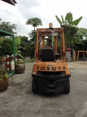 +++ ขายโฟล์คลิฟท์  TOYOTA 3FD25  ขนาด 2.5  ตัน  (รถนอก  สภาพดี  รับประกัน 3 เดือน)  เครื่องยนต์ดีเซล  เสา 3 เมตร งา 1,070  มม.  เกียร์ธรรมดา  ยางตันครับ