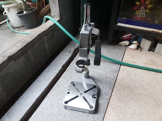 แท่นจับสว่านมือรุ่นใหม่ มีตัวตั้งระยะเจาะพร้อมสเกลบอกระยะเจาะ ดีไซน์ใหม่สวย เล็ก กะทัดรัด น้ำหนักเบา พกพาไปเจาะได้ทุกที่