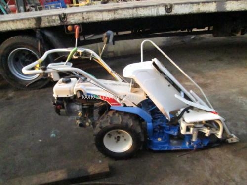 รถเกี่ยวข้าวเดินตาม      ISEKI      R002    รหัสสินค้า : 14001685    หรือเพิ่มเติมไดที่ www.nihonmono.com