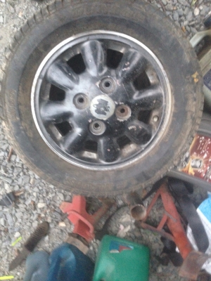 เเม็ก ลายกล้วย ใส่ มิร่า ขอบ14  4รู114 กว้าง6.5   พร้อมยาง ยางไม่ดี 1 เส้น 5,500 บาท 0855155980