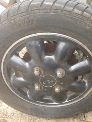 เเม็ก ลายกล้วย ใส่ มิร่า ขอบ14  4รู114 กว้าง6.5   พร้อมยาง ยางไม่ดี 1 เส้น 5,500 บาท 0855155980