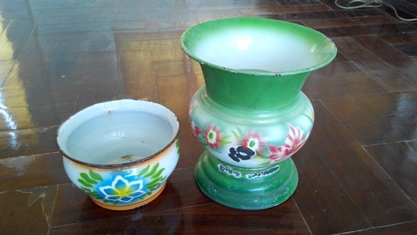 กระโถนเคลือบ