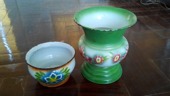 กระโถนเคลือบ