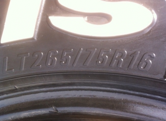 ขายยาง maxxis bighorn 764 265/75/16 ปี 13