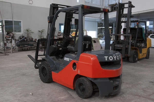 ขายรถโฟล์คลิฟท์ TOYOTA รุ่น 8FG25 ราคา 399,000 บาท นำเข้าจากประเทศญี่ปุ่น 100\% ไม่เคยใช้งานในประเทศไทย