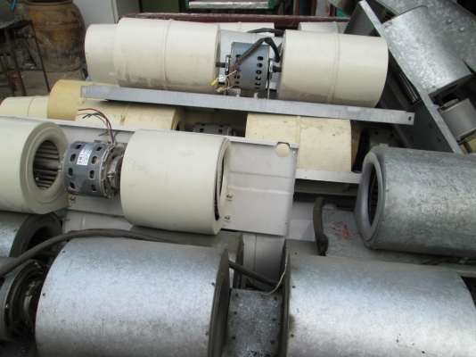 ขายอยู่เรื่อยๆครับ  มีของอยู่ตลอดครับ  ส่งทั่วไทย     ตัวละ450บาท  โทรฯเลยครับ