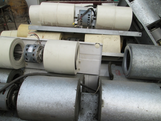 ขายอยู่เรื่อยๆครับ  มีของอยู่ตลอดครับ  ส่งทั่วไทย     ตัวละ450บาท  โทรฯเลยครับ