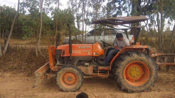 ขายรถไถ คูโบต้า 45 แรง มี 2 คันเลยจะขายออก ราคา 240,000 ต่อรองได้นิดหน่อย ขายรถไถ คูโบต้า 45 แรง มี 2 คันเลยจะขายออก ราคา 240,000 ต่อรองได้นิดหน่อย