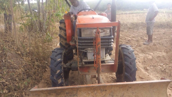 ขายรถไถ คูโบต้า 45 แรง มี 2 คันเลยจะขายออก ราคา 240,000 ต่อรองได้นิดหน่อย ขายรถไถ คูโบต้า 45 แรง มี 2 คันเลยจะขายออก ราคา 240,000 ต่อรองได้นิดหน่อย