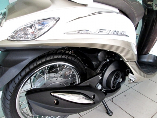 Fino i ลายพรีเมี่ยม  สีขาวนํ้าตาล รถเดือน มีนาคม ปี 57 ไมล์ 1094 โล แถม 3 รายการ 30900