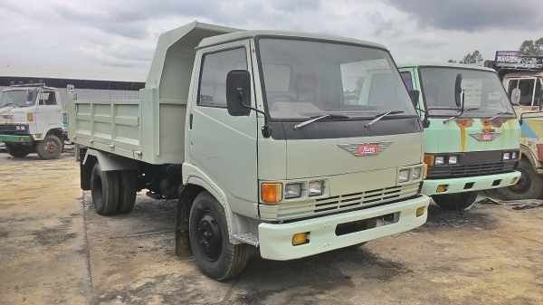 แสงฟ้าเต้นรถ///ขายรถHINO-FฺB112 ดั้มดิน5คิว สภาพสวย