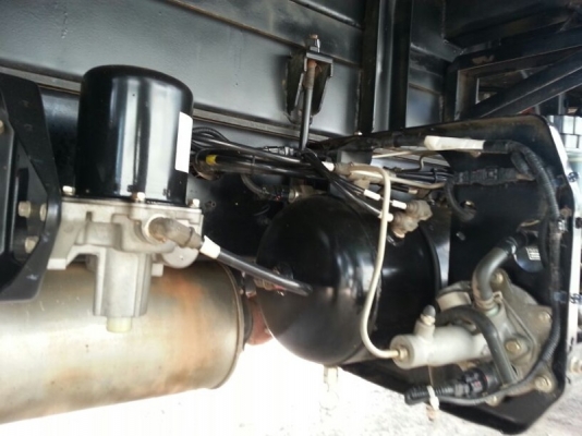 รถฮีโน่ 6 ล้อดั้ม  175 แรงม้า ปี 55  ( รถวิ่ง 6x,xxx กม. )   สนใจติดต่อ 081 - 6079515