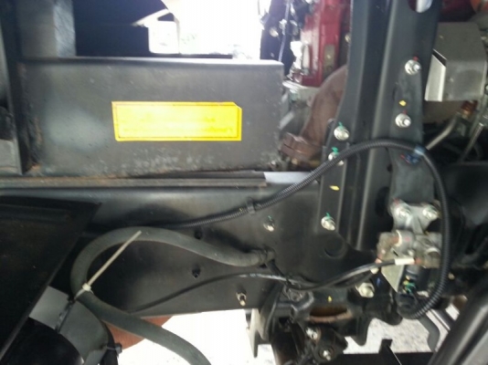 รถฮีโน่ 6 ล้อดั้ม  175 แรงม้า ปี 55  ( รถวิ่ง 6x,xxx กม. )   สนใจติดต่อ 081 - 6079515