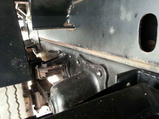 รถฮีโน่ 6 ล้อดั้ม  175 แรงม้า ปี 55  ( รถวิ่ง 6x,xxx กม. )   สนใจติดต่อ 081 - 6079515