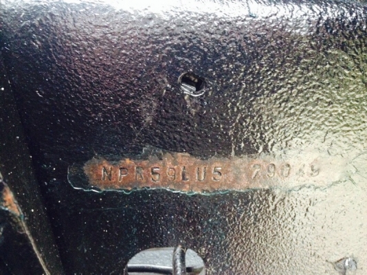 รถอีซูซุ 6 ล้อ  หลังถนน  NPR 115 แรงม้า. ปี 33  สนใจติดต่อ 081 - 6079515