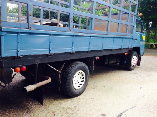 รถอีซูซุ 6 ล้อ  หลังถนน  NPR 115 แรงม้า. ปี 33  สนใจติดต่อ 081 - 6079515