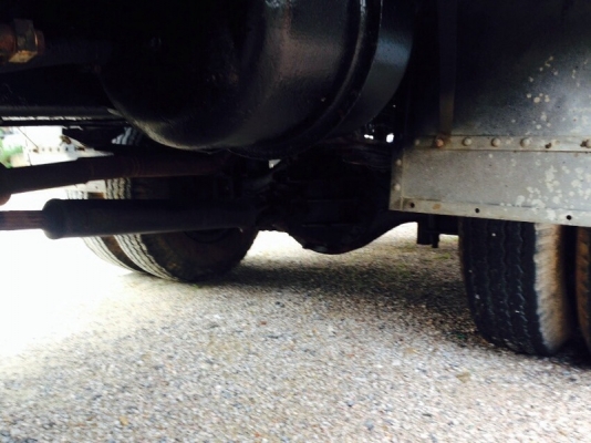 รถอีซูซุ 6 ล้อ  หลังถนน  NPR 115 แรงม้า. ปี 33  สนใจติดต่อ 081 - 6079515