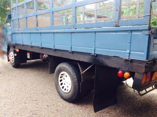 รถอีซูซุ 6 ล้อ  หลังถนน  NPR 115 แรงม้า. ปี 33  สนใจติดต่อ 081 - 6079515