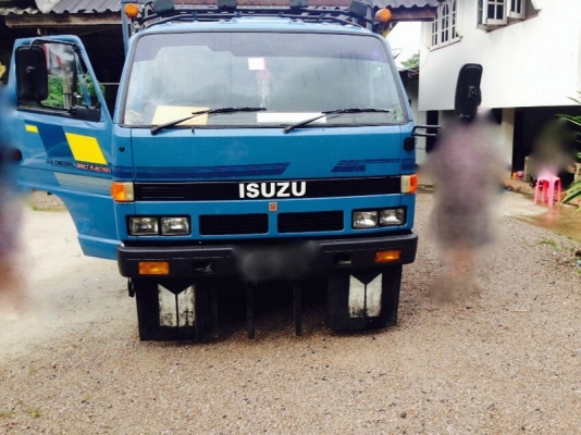 รถอีซูซุ 6 ล้อ  หลังถนน  NPR 115 แรงม้า. ปี 33  สนใจติดต่อ 081 - 6079515