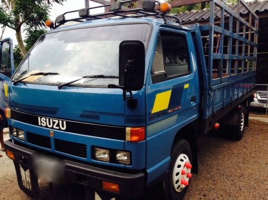 รถอีซูซุ 6 ล้อ  หลังถนน  NPR 115 แรงม้า. ปี 33  สนใจติดต่อ 081 - 6079515