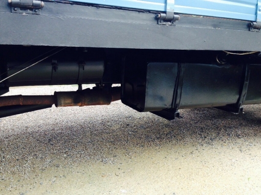 รถอีซูซุ 6 ล้อ  หลังถนน  NPR 115 แรงม้า. ปี 33  สนใจติดต่อ 081 - 6079515