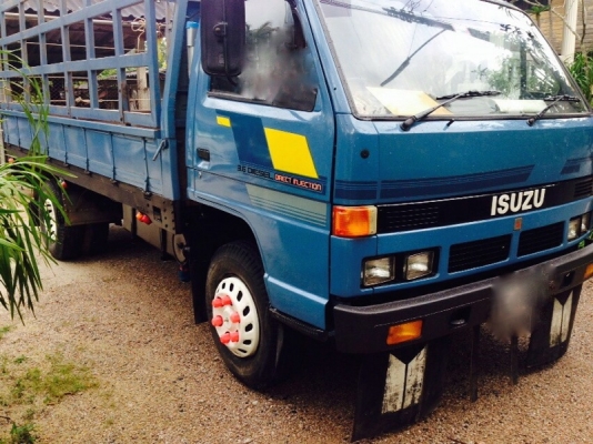 รถอีซูซุ 6 ล้อ  หลังถนน  NPR 115 แรงม้า. ปี 33  สนใจติดต่อ 081 - 6079515