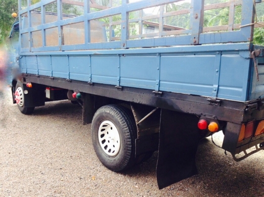 รถอีซูซุ 6 ล้อ  หลังถนน  NPR 115 แรงม้า. ปี 33  สนใจติดต่อ 081 - 6079515