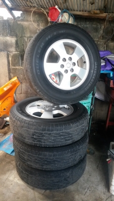 ล้อ นีสสันนาวาร่า