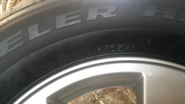 ล้อ นีสสันนาวาร่า