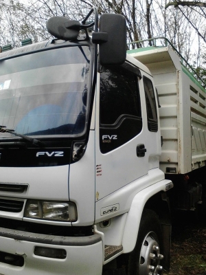 รถอีซูซุ 10 ล้อดั้ม FVZ  200 แรงม้า. ปี 48   ( รถบรรทุกแท่งน้ำยาง )    สนใจติดต่อ  081 - 6079515