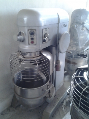 ขายเครื่องตีผสมแป้งยี่ห้อ Hobart