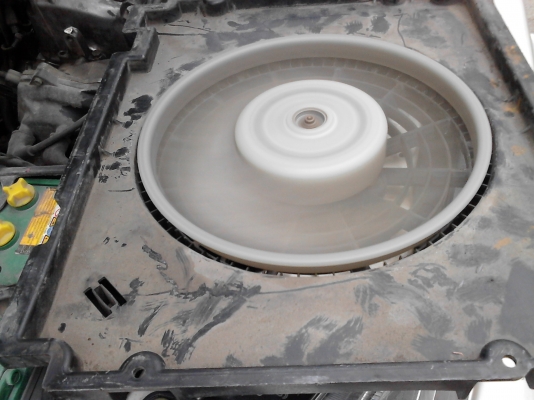 พัดลมระบายความร้อน หม้อน้ำรถยนต์ TEL.081-427-3941 พัดลมระบายความร้อน หม้อน้ำรถยนต์ TEL.081-427-3941