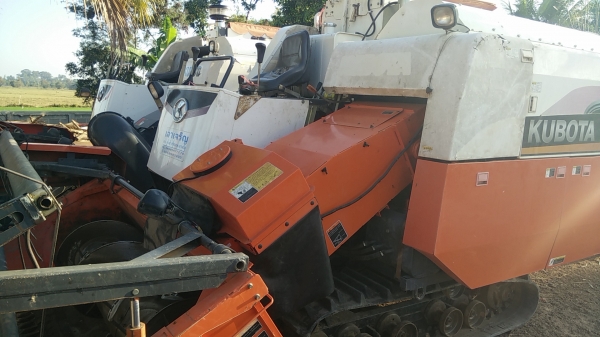 ด่วน!!!ขายรถเกี่ยวข้าวคูโบต้าDc60plus ปี54 ตัวสุดท้าย..พร้อมพ่วงลากราคา 439000 บาท