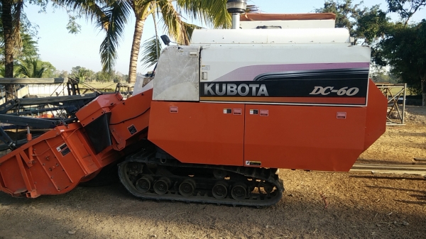 ด่วน!!!ขายรถเกี่ยวข้าวคูโบต้าDc60plus ปี54 ตัวสุดท้าย..พร้อมพ่วงลากราคา 439000 บาท