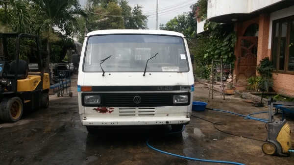 ขายรถตู้โฟล์คLT28 ใหญ่ยาวเครื่องLD28 ออโต้พร้อมขับ ไม่ผุแต่ไม่มีทะเบียน ขี้เกลียดตาม ขาย 58000 บาท