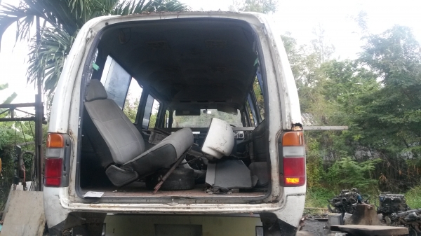 ขายบอดี้รถตู้ไทยรุ่ง เอาไปทำร้าน ขาย 12000 บาย ขายบอดี้รถตู้ไทยรุ่ง เอาไปทำร้าน ขาย 12000 บาย