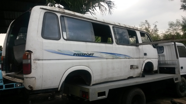 ขายบอดี้รถตู้ไทยรุ่ง เอาไปทำร้าน ขาย 12000 บาย ขายบอดี้รถตู้ไทยรุ่ง เอาไปทำร้าน ขาย 12000 บาย