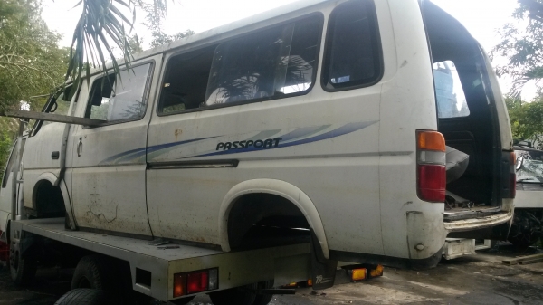 ขายบอดี้รถตู้ไทยรุ่ง เอาไปทำร้าน ขาย 12000 บาย