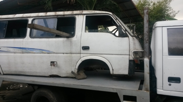 ขายบอดี้รถตู้ไทยรุ่ง เอาไปทำร้าน ขาย 12000 บาย ขายบอดี้รถตู้ไทยรุ่ง เอาไปทำร้าน ขาย 12000 บาย