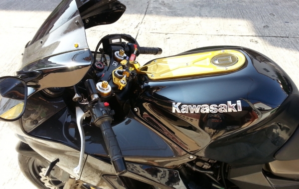 ขาย KAWASAKI ZX12r 2005 ทะเบียนแท้ สภาพสวย กริ๊ป แต่งเต็มทั้งคัน ราคา 220000- ขาย KAWASAKI ZX12r 2005 ทะเบียนแท้ สภาพสวย กริ๊ป แต่งเต็มทั้งคัน ราคา 220000-