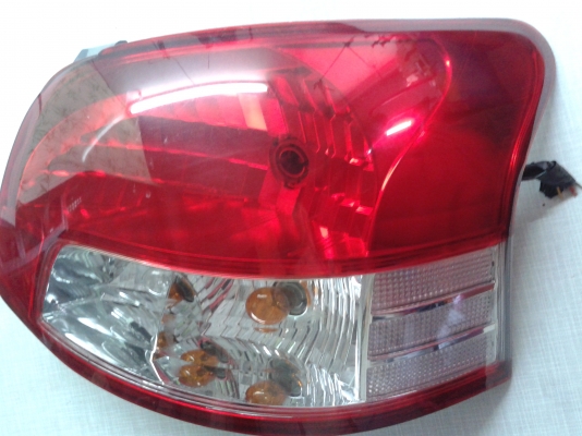 ไฟท้ายโตโยต้านิววีออขวาถอดสวยครับ