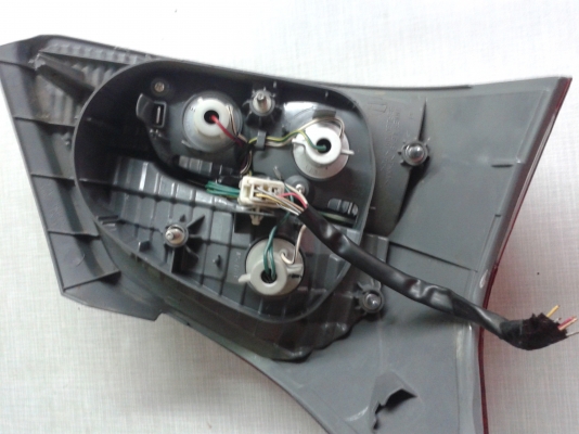 ไฟท้ายโตโยต้านิววีออขวาถอดสวยครับ