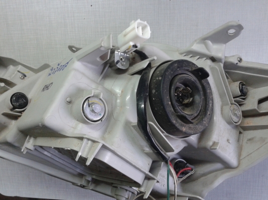 ไฟหน้าโตโยต้านิววีออขวาถอดสวยครับ