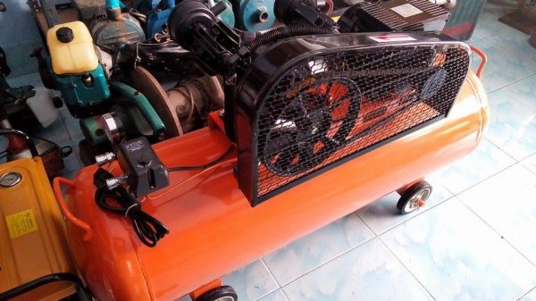 ขายปั้มลม 165 ลิตร มอเตอร์ 2HP ของใหม่ ลดราคาล้างสต๊อกครับ ขายปั้มลม 165 ลิตร มอเตอร์ 2HP ของใหม่ ลดราคาล้างสต๊อกครับ